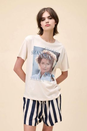 Daydreamer Shania Twain Woman In Me Boyfriend Tee In Vintage Cream