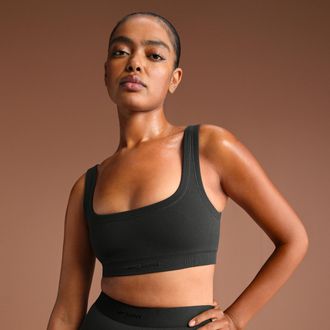 Nike Womens SKIMS Vintage Seamless Scoop Bra in Black | BRSPT2951-OBD