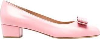 Ferragamo Womens Vara Bow Detail Pumps In Pink