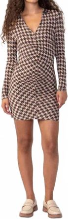 Sanctuary Ruched Knit Dress In Java Houndstooth