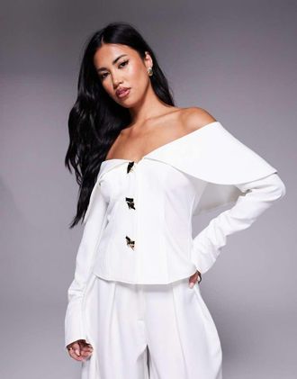 Asos Blazer color avorio con spalle scoperte e dettagli in metallo color oro in coordinato-Bianco