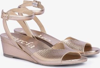 Pedro Garcia Metallic cervo wedge sandal | Wamika | Fall-winter 26 |