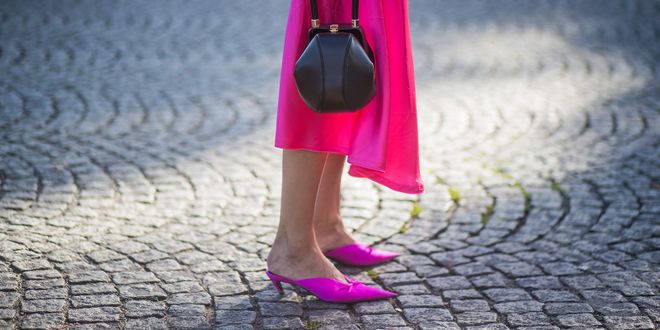 The best shoes for summer if you don't like your feet, summer shoes that don't show toes, closed toe summer shoes, summer sandals closed toe, closed toe mules, no time for pedicure what shoes should I wear, shoes for when you don't have a pedicure