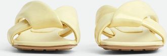 Bottega Veneta Pastelgele Leren Riva Slippers