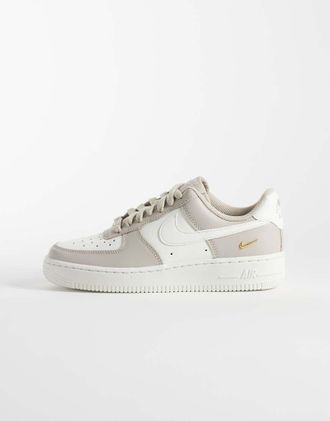 Nike Air Force 1 07 Low - Sneakers basse color crema e oro-Bianco