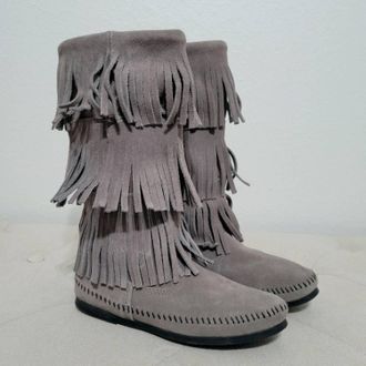 Minnetonka Womens 3 Layer Fringe Boots In Grey