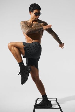 Alo | 7 Repetition Short in Anthracite Grey, Size: Medium