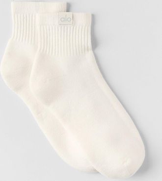 Alo | Quarter Crew Street Socks in Ivory White, Size: Medium
