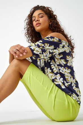 Roman Stretch Knee Length Elastic Waist Shorts