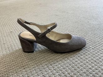 Vaneli Womens Claire Pump In Dark Taupe Suede