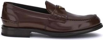 Prada Ge&euml;mailleerde Driehoekige Plaat Leren Loafers - Heren - Loafers - Bruin - 43 EU - Leer - Schoenen