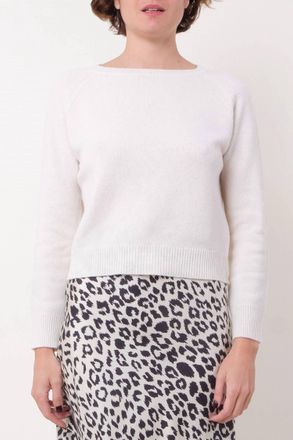 LA PRESTIC OUISTON Ras Du Cou Panthere Fitted Crewneck Elbow Patch Sweater In Ecru