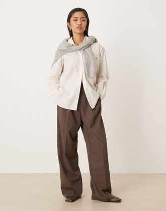 Calvin Klein Jeans Camicia vestibilit&agrave; comoda in popeline di cotone a righe di colore naturale-Neutro