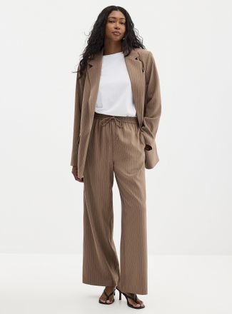 Contemporaine Womens Fit: Wide leg, high rise