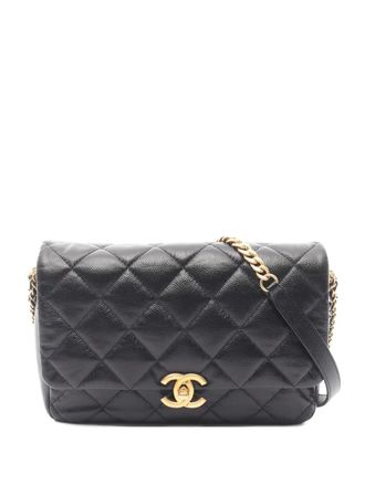 Chanel Matelass&eacute; gewatteerde schoudertas met kettinghengsel - Zwart