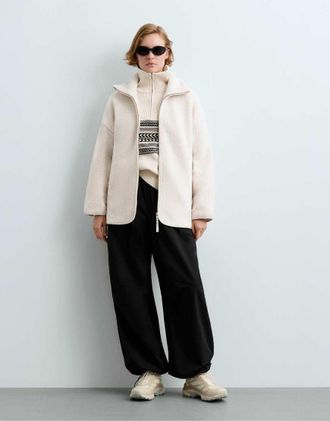 Oysho giacca in finta pelliccia con colletto alto color ecru-Neutro