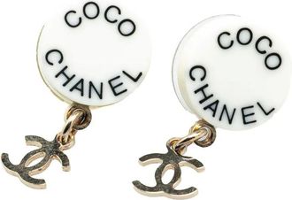 Chanel Orecchini pendenti CC placcati oro Coco Chanel con chiusura a pressione 2007 - Bianco