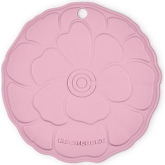 LE CREUSET Silicone Petal Trivet in Powder Pink at Nordstrom