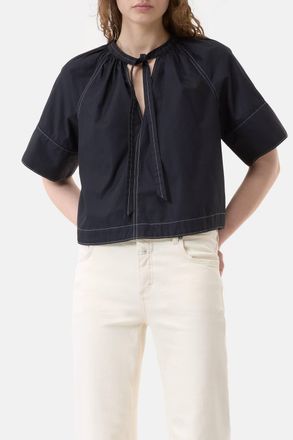 Closed Contrast Stitching Cropped Top In Black