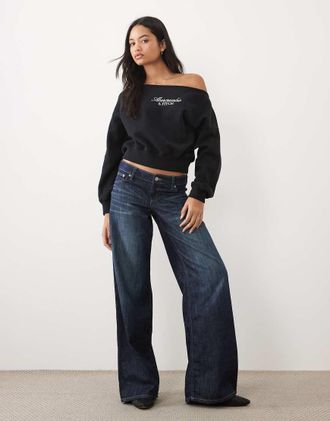 Abercrombie & Fitch felpa nera con logo frontale e spalle scoperte-Nero