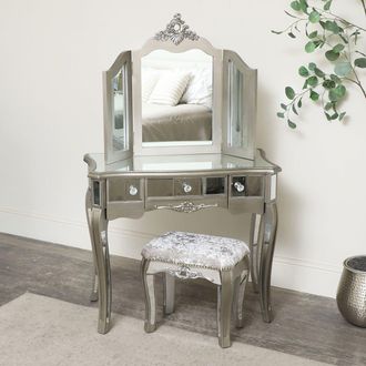Melody Maison Ornate Mirrored 3 Drawer Dressing Table, Stool & Mirror Bedroom Furniture Set - Tiffany Range in Metallic Silver
