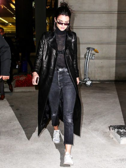 L’ultima mania fashion delle star? Gli occhiali da sole in stile Matrix