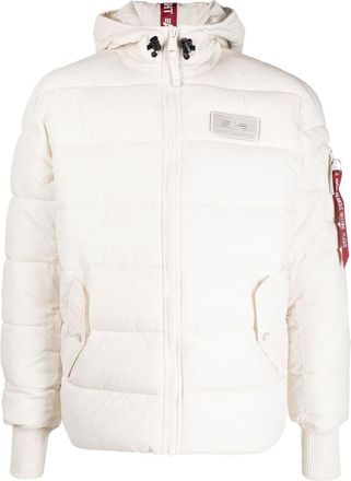Alpha Industries logo-patch padded jacket - men - Nylon/Polyester/Nylon - M - White
