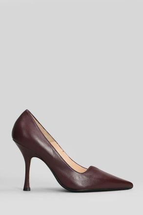 Anna F. Pumps