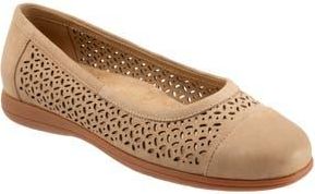 Trotters Delmara Cap Toe Slip-On Shoe in Beige Nubuck Perf at Nordstrom Rack, Size 7.5