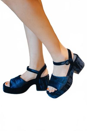 Chocolat Blu Womens Helga Sandal In Navy Velvet