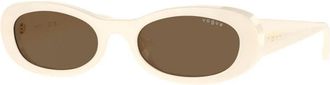 Vogue Eyewear Moderne ovale zonnebril met logodetail - Dames - Zonnebrillen - Beige - 53 MM - Accessoires