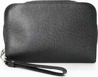 Louis Vuitton Ardoise Black Taiga Leather Clutch Bag (Pre-Owned)