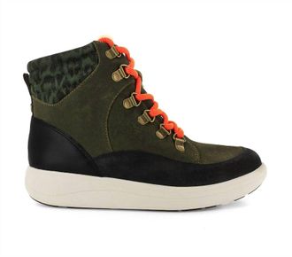 Strive Footwear Womens Cotswold Boots In Moss