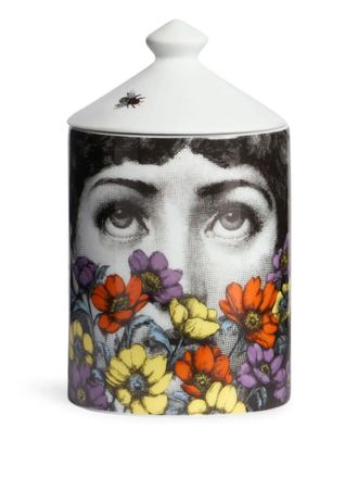 Fornasetti Candela Se Poi Tra i Fiori Decor Giardino Segreto (310g) - Bianco
