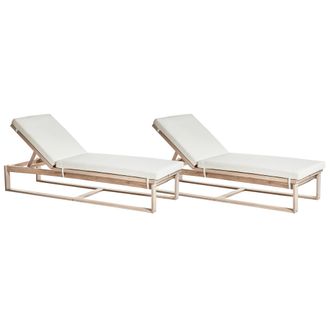 Beliani Conjunto De 2 Tumbonas De Jard&iacute;n De Madera De Acacia Reclinable Con Cojines Blanco Crema Azzanello