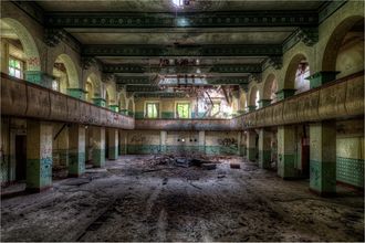 Schubiger M&ouml;bel Digitaldruck auf Acrylglas Lost Place Halle 2