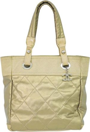 Chanel Pre-owned Tote Bags, female, Gray, Size: ONE SIZE Pre-owned Vintage Quilted Tote Bag with Charm Detail