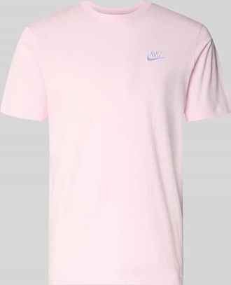 Nike T-Shirt mit Label-Stitching in Hellrosa, Gr&ouml;&szlig;e XXL