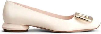 Roger Vivier Womens Viv Choc Metal Buckle Ballerinas Flat Shoes In Beige