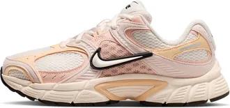 Nike Womens V5 RNR Shoes in White | II6294-102