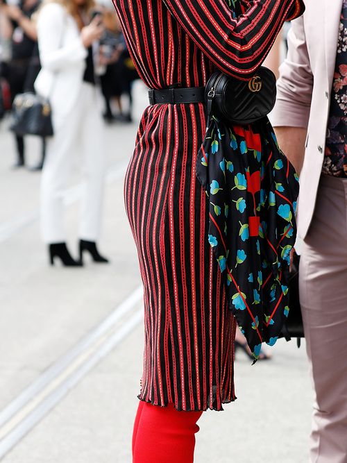 So tragen wir das Halstuch jetzt!