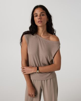 Vuori Clothing Cove Asymmetric Top | Sorrel Brown | XS, Size Extra Small