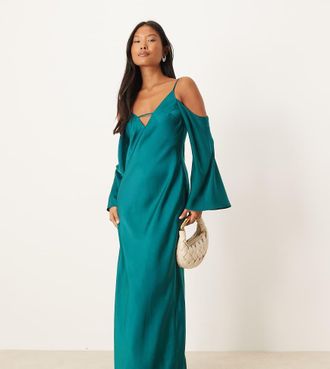 Asos Petite ASOS DESIGN Petite - Vestito lungo a canottiera a maniche lunghe in raso blu ottanio con spalle scese