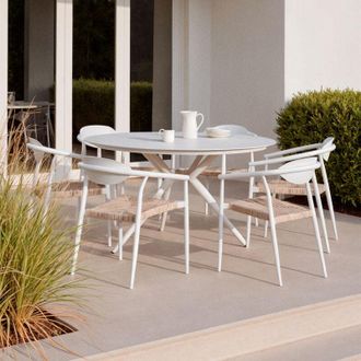 Sklum Set da tavolo rotondo &Oslash;125 cm in alluminio Valerie e 6 sedie da giardino con braccioli in alluminio e rattan sintetico Marsha SKLUM