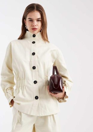 4th & Reckless Giacca in cotone color crema con scollo a imbuto e bottoni arricciata in vita in coordinato-Bianco