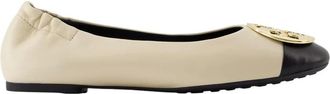 Tory Burch Schoenen, Dames, Beige, 36 EU, Leer, Crème Leren Ballerina met Cap-Neus