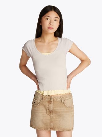 Tommy Jeans TJW SLIM VNECK GMD RIB SS mit Rollkanten, im femininen Stil