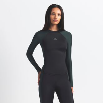 Nike Womens SKIMS Shine Long-Sleeve Crew-Neck Top in Black | LSLSL9500W-OBT
