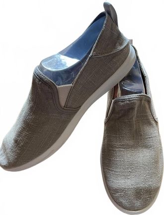 Olukai Womens Haleiwa Li Haa Shoes In Silt/off White