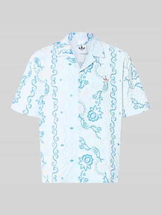 adidas Originals Relaxed Fit Freizeithemd aus Seersucker mit Logo-Stitching in Hellblau, Gr&ouml;&szlig;e L